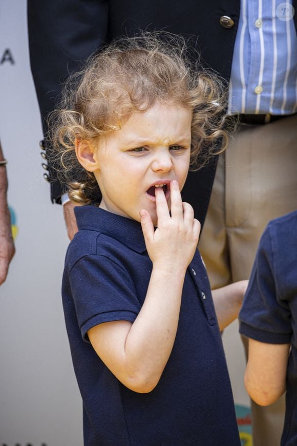 Le Prince Albert II de Monaco, ses enfants Gabriella et Jacques de Monaco posent le long du tapis jaune pour célébrer le 20e anniversaire de 'Bob l'éponge et les Pantoufles' lors du 59e Festival de la Télévision de Monte Carlo, qui s'est tenu au Grimaldi Forum. Monaco le 16 juin 2019. Photo Marco Piovanotto/ABACAPRESS.COM