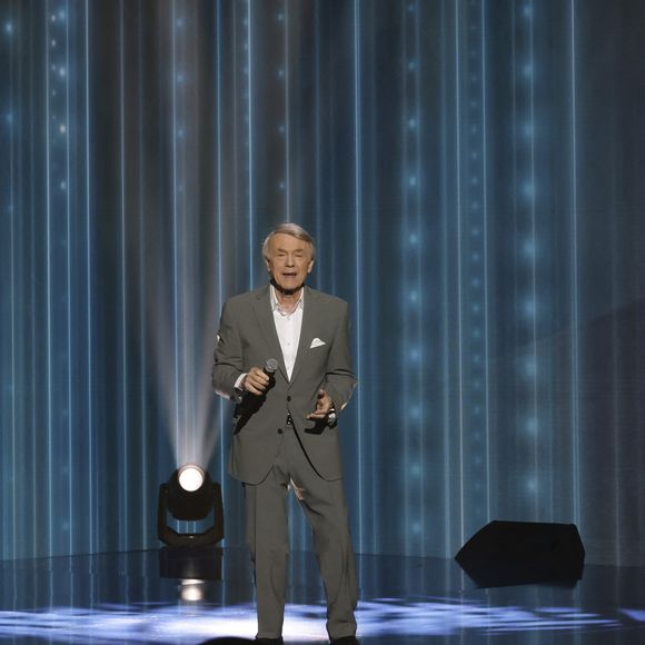 Salvatore Adamo, pour les surprises lors de l'enregistrement de l'émission "La Boîte à secrets", présentée par F.Bollaert et diffusée le 10 octobre 2025 sur France 3, dans les studios du Lendit à Saint-Denis, Seine Saint-Denis, France, le 22 septembre 2025. © Jack Tribeca/Bestimage