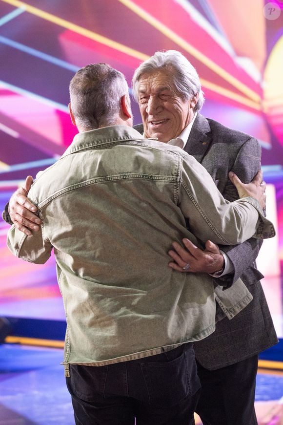 Exclusif - Jean-Pierre Castaldi, François-Xavier Demaison lors de l'enregistrement de l'émission "La Boîte à secrets", présentée par F.Bollaert et diffusée le 9 janvier 2026 sur France 3, dans les studios du Lendit à Saint-Denis, France, le 2 décembre 2025. © Cyril Moreau/Bestimage