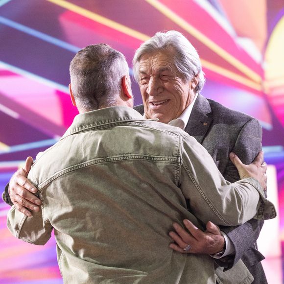 Exclusif - Jean-Pierre Castaldi, François-Xavier Demaison lors de l'enregistrement de l'émission "La Boîte à secrets", présentée par F.Bollaert et diffusée le 9 janvier 2026 sur France 3, dans les studios du Lendit à Saint-Denis, France, le 2 décembre 2025. © Cyril Moreau/Bestimage