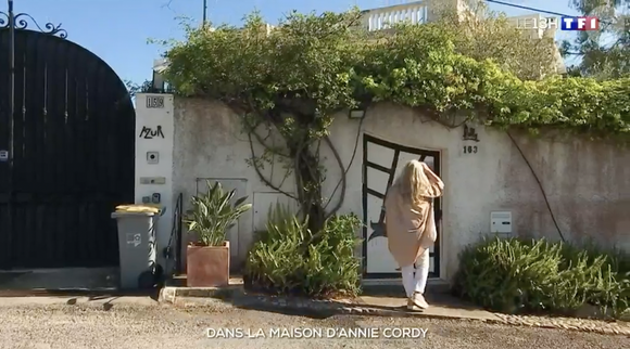 notamment grâce à sa nièce Michèle Lebon.

Image de la maison d'Annie Cordy à Vallauris dans les Alpes-Maritimes
©Capture d'écran du JT de 13h de TF1
