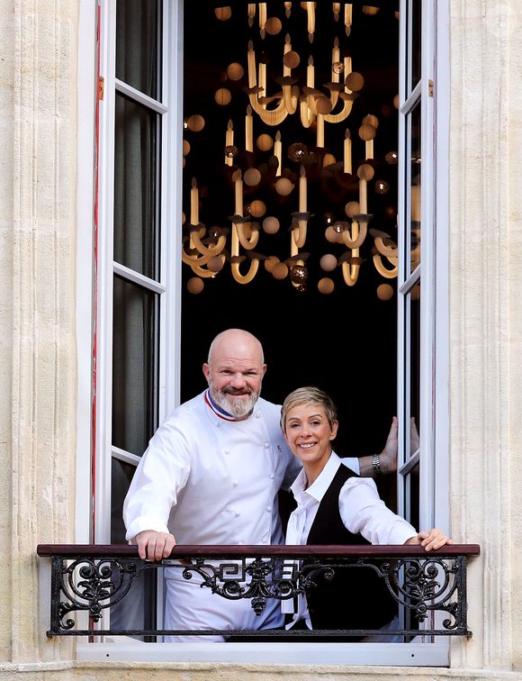 Exclusif - Le célèbre chef étoilé Philippe Etchebest et sa femme Dominique ouvrent un nouveau restaurant "La maison Nouvelle" dans le quartier très branché des Chartrons à Bordeaux, France, le 21 janvier 2022. © Fabien Cottereau/Bestimage