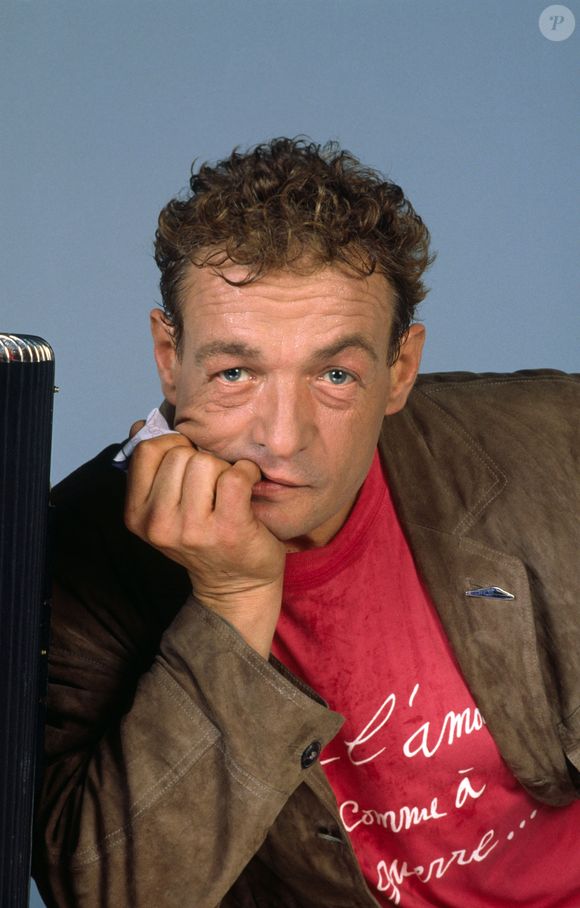 Pour rappel, le père de famille était décédé d'une insuffisance respiratoire, la veille de son soixante et unième anniversaire.


Archives - Philippe Léotard 1990 (JLPPA / Bestimage).