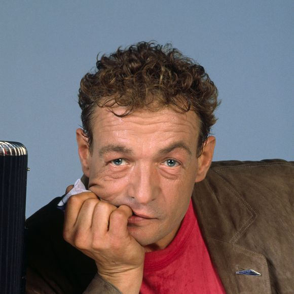 Pour rappel, le père de famille était décédé d'une insuffisance respiratoire, la veille de son soixante et unième anniversaire.


Archives - Philippe Léotard 1990 (JLPPA / Bestimage).