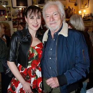 Hugues Aufray et sa femme Murielle Mégevand - Mischa Aznavour invite les Amis de son père pour célébrer le 100 ème Anniversaire de la naissance de Charles Aznavour ; au restaurant « Gourmet des Ternes » à Paris, France, le 22 Mai 2024. 
© Bertrand Rindoff / Bestimage