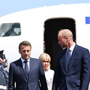 Le prince William, prince de Galles, et Catherine (Kate) Middleton, princesse de Galles, accueillent le couple présidentiel français le président Emmanuel Macron et sa femme la Première Dame Brigitte Macron à l'aéroport Station RAF de Northolt, à Ruislip, Royaume Uni, le 8 juillet 2025. À l'invitation de Leurs Majestés le roi et la reined'Angleterre, le président français et Madame la Première effectueront une visite d'État au Royaume-Uni du 8 au 10 juillet 2025. © Jeanne Accorsini/Pool/Bestimage