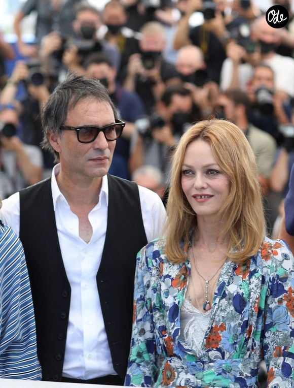 Vanessa Paradis et Samuel Benchetrit au photocall du film "Cette musique ne joue pour personne" lors du 74ème festival international du film de Cannes, le 10 juillet 2021.

© Borde / Jacovides / Moreau / Bestimage