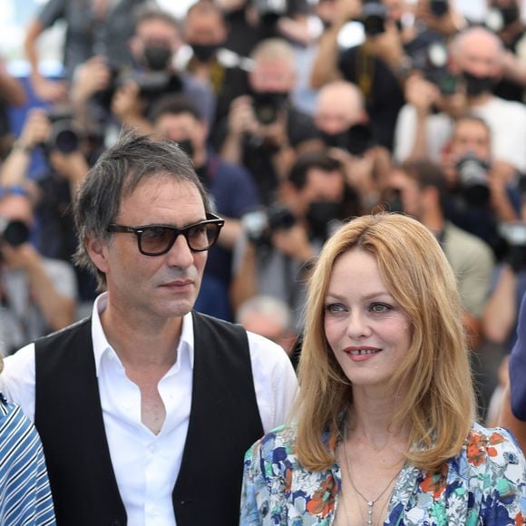 Vanessa Paradis et Samuel Benchetrit au photocall du film "Cette musique ne joue pour personne" lors du 74ème festival international du film de Cannes, le 10 juillet 2021.

© Borde / Jacovides / Moreau / Bestimage