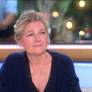 Jean Dujardin surpris par Jeanne Cherhal dans "C à vous", diffusé sur France 5 ce 11 mars 2026

Copyright : Capture d'écran France 5 / C à vous
