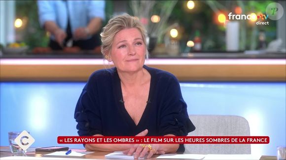 Jean Dujardin surpris par Jeanne Cherhal dans "C à vous", diffusé sur France 5 ce 11 mars 2026

Copyright : Capture d'écran France 5 / C à vous