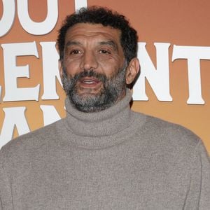 Ramzy Bedia fait actuellement l'actualité avec son acolyte Eric Judor.

Ramzy Bedia - Photocall de l'avant-première de la série "Tout Simplement Fan" sur Prime Vidéo à La Scala à Paris. © Coadic Guirec/bestimage