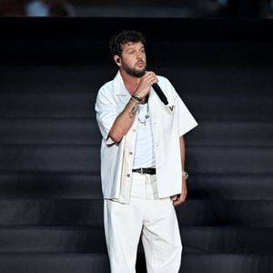 Caudio Capeo et les membres de Canta U Populu durant Corsu Mezu Mezu, le concert emmené par Patrick Fiori qui a eu lieu au stade Orange Vélodrome à Marseille, le 22 mai 2026, diffusé le 28 août sur France 3.. © Bruno Bebert/Bestimage