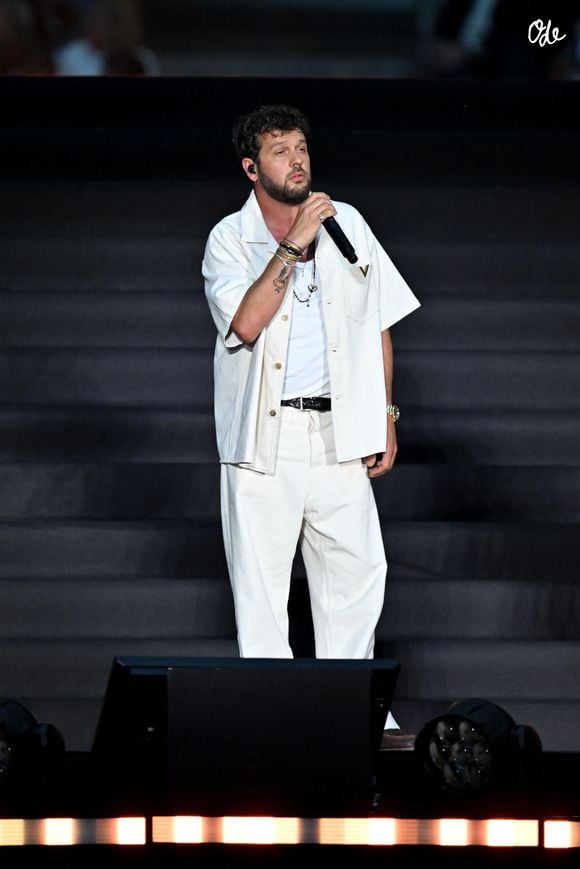 Caudio Capeo et les membres de Canta U Populu durant Corsu Mezu Mezu, le concert emmené par Patrick Fiori qui a eu lieu au stade Orange Vélodrome à Marseille, le 22 mai 2026, diffusé le 28 août sur France 3.. © Bruno Bebert/Bestimage