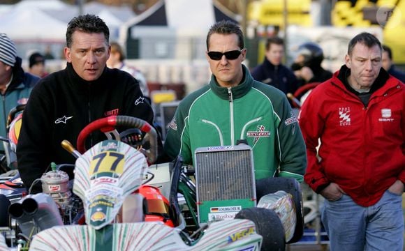 Michael Schumacher (C) et son ami Peter Kaiser (G) en marge de la course de voiturettes Winter Cup organisée par le Kart-Club à Kerpen, en Allemagne, le 13 décembre 2009. Photo by Felix Heyder/DPA/Cameleon/ABACAPRESS.COM