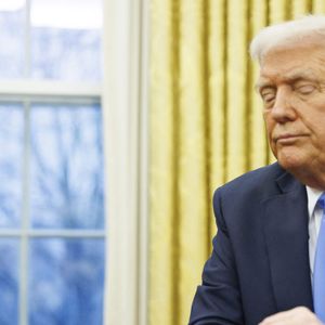 Le président Donald Trump et Elon Musk, accompagné de son fils X, donnent une conférence de presse pour défendre les premières coupes budgétaires du Department of Government Efficiency (DOGE) dirigé par le patron de Space X et Tesla.
Washington, le 11 février 2025.