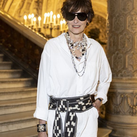Ines de la Fressange au photocall du deuxième défilé de mode Chanel Haute-Couture automne-hiver 2024/2025 au palais Garnier lors de la Fashion Week de Paris, France, le 25 juin 2024. © Olivier Borde/Bestimage