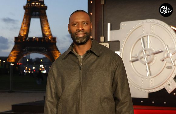 Près d'une centaine de figures de la culture et du sport se sont rapidement associées à une tribune commune.

Omar Sy au photocall de la première de la série "Lupin", saison 4, au Champ-de-Mars à Paris le 21 octobre 2026. 

© Coadic Guirec / Bestimage