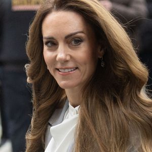 Kate Middleton poursuit un retour public progressif après une année difficile.

Catherine (Kate) Middleton, princesse de Galles, arrive à la Salesforce Tower pour assister au sommet Future Workforce à Londres. Photo par Zuma Press / Bestimage