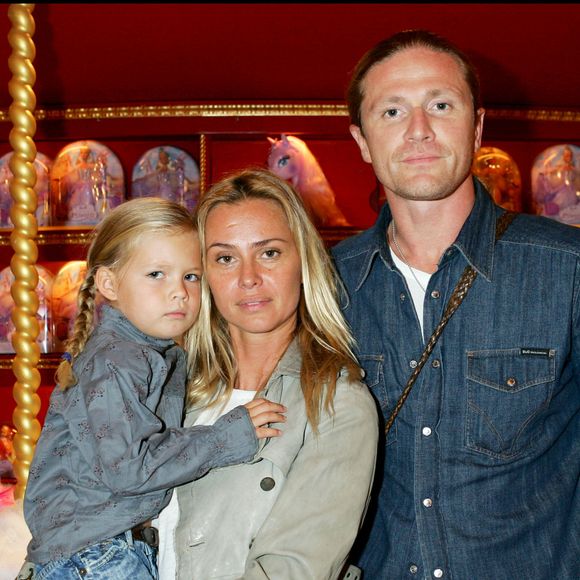 Les raisons de l’hospitalisation de la fille d’Emmanuel Petit dévoilée

Archives - Emmanuel Petit et  Agathe de La Fontaine ave leur fille Zoé au Cirque d'hiver, à Paris. COADIC GUIREC / BESTIMAGE