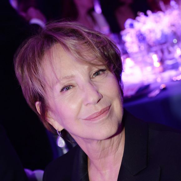 Nathalie Baye a été inhumée

Nathalie Baye - 16ème soirée Sidaction dans la salle de réception du Pavillon d'Armenonville à Paris, France © Rachid Bellak/Bestimage