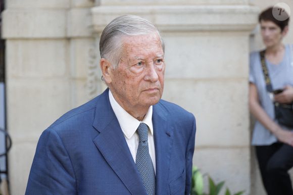 Alain Duhamel assistant aux obsèques de Philippe Labro à l'église Saint Germain des Prés à Paris, France, le 13 juin 2025. Philippe Labro, journaliste, auteur, réalisateur et compositeur prolifique, est décédé à 88 ans des suites d'un cancer le 4 juin. Photo by Nasser Berzane/ABACAPRESS.COM
