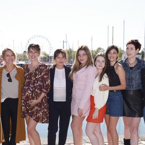 ou encore son avenir au sein de la série.

Sylvie Flepp, Anne Decis, Elodie Varlet, Léa François, Cécilia Hornus, , Lola Marois, Marie Mallia, Eleonore Sarrazin, Marie Réache, , Caroline Riou, Horya Benabet PLUS BELLE LA VIE 
Le festival de fiction TV de La Rochelle samedi 17 septembre 2022. © Christophe Aubert via Bestimage