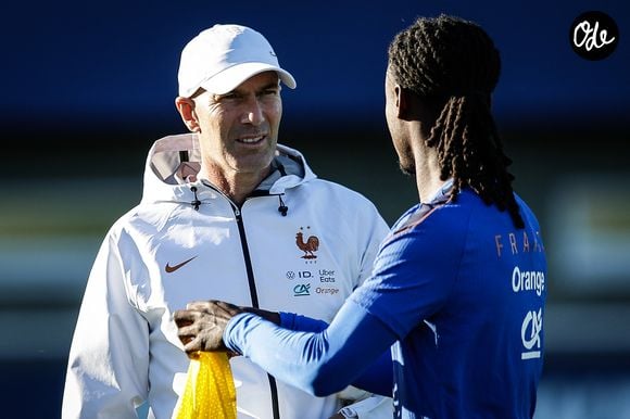 Zinédine Zidane - Entraînement de l'équipe de France en préparation de la Ligue des nations de l'UEFA 2026 au Centre national de Clairefontaine le 22 septembre 2026. (Credit Image: © Matthieu Mirville/ZUMA Press Wire / Bestimage)