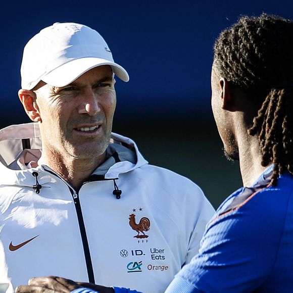 Zinédine Zidane - Entraînement de l'équipe de France en préparation de la Ligue des nations de l'UEFA 2026 au Centre national de Clairefontaine le 22 septembre 2026. (Credit Image: © Matthieu Mirville/ZUMA Press Wire / Bestimage)