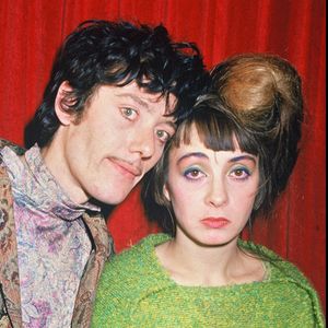 Elle a publiquement pris la défense de la maternité des Lilas, un établissement menacé de fermeture et intimement lié à son histoire d'amour avec le regretté Fred Chichin.

Archives - Catherine Ringer et Fred Chichin, les Rita Mitsouko aux Victoires de la musique.
Bestimage
