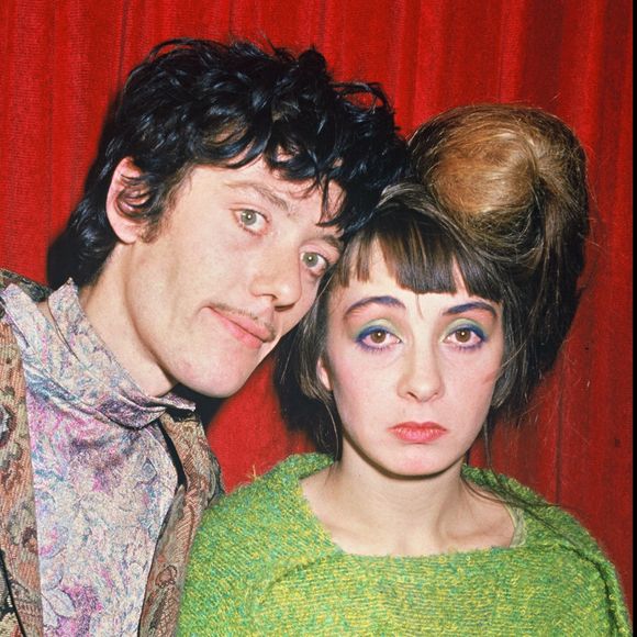 Elle a publiquement pris la défense de la maternité des Lilas, un établissement menacé de fermeture et intimement lié à son histoire d'amour avec le regretté Fred Chichin.

Archives - Catherine Ringer et Fred Chichin, les Rita Mitsouko aux Victoires de la musique.
Bestimage