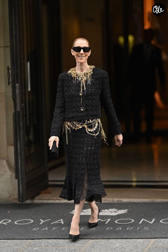 Céline Dion quitte l'hôtel "Royal Monceau" pour se rendre, pour son dernier concert, à la Plénitude Arena de Nanterre. Paris, le 17 octobre 2026.
© Pierre Perusseau/Bestimage