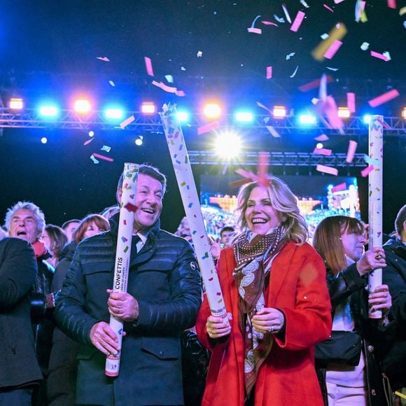 Christian Estrosi, le maire de Nice, sa femme Laura Tenoudji Estrosi, Isabelle Siri, la productrice de télévision, Anthony Borré, le 1er adjoint au maire de la ville de Nice, et l'égérie des Batailles de fleurs, Alicia May durant la soirée d'ouverture de la 140eme édition du Carnaval de Nice. © Bruno Bebert/Bestimage