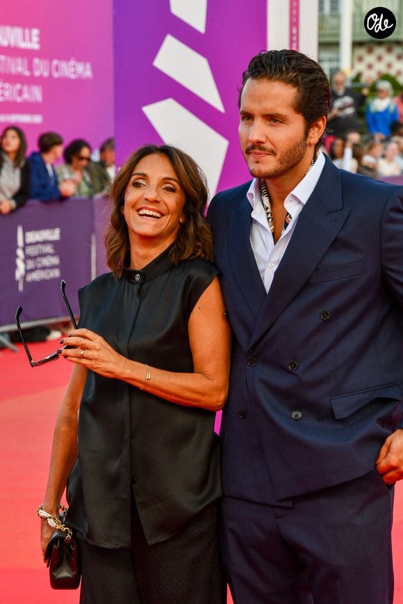 Florence Foresti et Alexandre Kominek assistent à la cérémonie de remise du « Train Dreams » et la remise du Prix «Nouvel Hollywood» à Zoey Deutch lors du 51e Festival du cinéma américain de Deauville, le 12 septembre 2025 à Deauville, en France. Photo : Shootpix/ABACAPRESS.COM