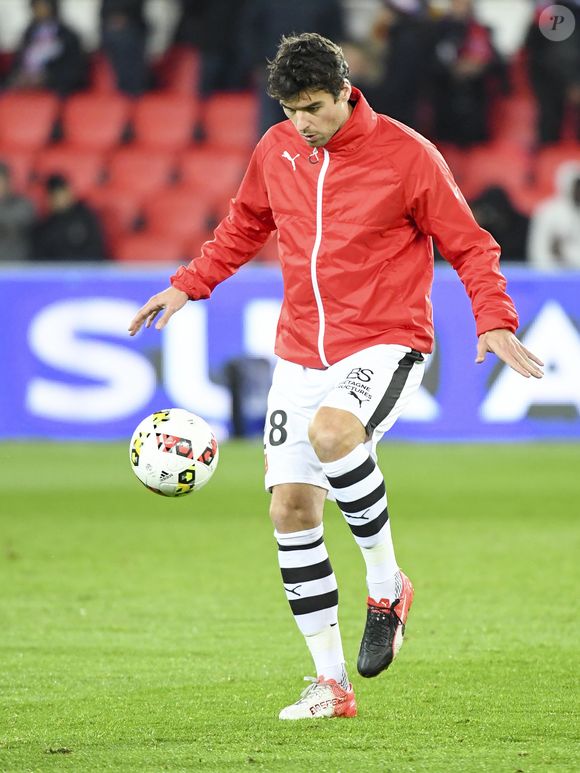 Yoann Gourcuff - Karine Ferri encourage son compagnon Yoann Gourcuff lors du match Psg-Rennes au Parc des Princes à Paris le 6 novembre 2016.  (victoire 4-0 du Psg) © Pierre Perusseau/Bestimage