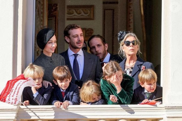 Pour rappel, la soeur aînée d'Albert II de Monaco l'avait acheté avec son défunt mari Stefano Casiraghi, au début des années 90. 

Pierre Casiraghi, la princesse Caroline de Hanovre, Beatrice Borromeo, Francesco Carlo Albert Casiraghi, Stefano Ercole Carlo Casiraghi, Balthazar Casiraghi-Rassam, Andrea Casiraghi, India Casiraghi et Maximilian Casiraghi - La famille princière de Monaco au balcon du palais, à l'occasion de la Fête Nationale de Monaco, le 19 novembre 2024. © Jacovides-Bebert/Bestimage