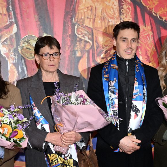Quelques jours plus tard, la Princesse est apparue entourée de ses trois enfants Camille, Pauline et Louis, offrant un moment de complicité familiale au public.

Pauline Ducruet, la princesse Stéphanie de Monaco, Louis Ducruet et Camille Gottlieb - La princesse Stéphanie de Monaco, ses enfants, Camille Gottlieb, Louis et Pauline Ducruet assistent au 48ème Festival international du Cirque de Monte-Carlo lors de la représentation du dimanche après-midi, le 18 janvier 2026. Le Festival se déroule jusqu'au 25 janvier. © Bruno Bebert/Pool Monaco/Bestimage