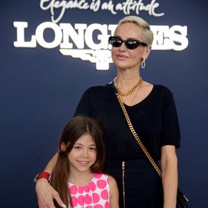 Exclusif - Adriana Karembeu, qui a récupéré sa fille Nina, est passée à l'espace VIP lors de la 12ème édition du Longines Paris Eiffel Jumping sur le Champ-de-Mars à Paris le 21 juin 2026. © Tiphaine Lebely / Bestimage