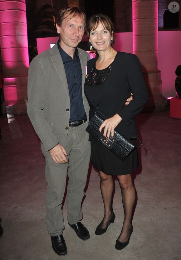 Exclusif -  Cecilia Hornus (Plus belle la vie) et son compagnon Thierry Ragueneau - Soiree "Octobre Rose" organisée par Estee Lauder pour l'association "Le Cancer du Sein, Parlons-en !" a la Conciergerie a Paris, le 30 septembre 2013.