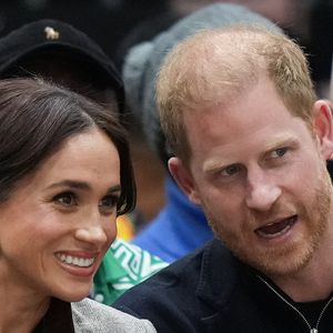 Le prince Harry et son épouse Meghan, le duc et la duchesse de Sussex, assistent à un match de basket-ball en fauteuil roulant opposant les États-Unis au Nigeria lors des Jeux Invictus 2025, à Vancouver, le dimanche 9 février 2025. Photo de Darryl Dyck/Canadian Press/ABACAPRESS.COM