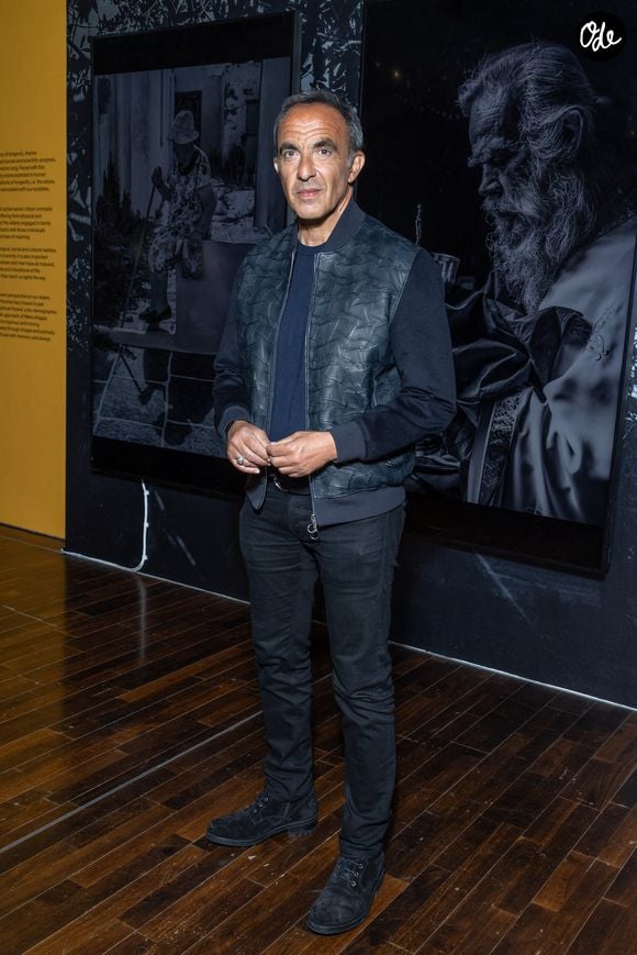 Il a laissé entendre qu'il ne ferait jamais de chirurgie esthétique

Nikos Aliagas assiste à l'exposition « Les Grands Ages » de Nikos Aliagas au Musée de l'Homme du Trocadéro, le 7 avril 2026 à Paris, en France. Photo de Nasser Berzane/ABACAPRESS.COM