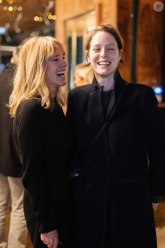 Exclusif - Geraldine Danon et Stéphane Caillard lors du vernissage de la première exposition photographique de Laura Poupon "Hillingar" au Chalet des Îles à Paris le 18 novembre 2025.

© Tiphaine Praud-Lebely / Bestimage