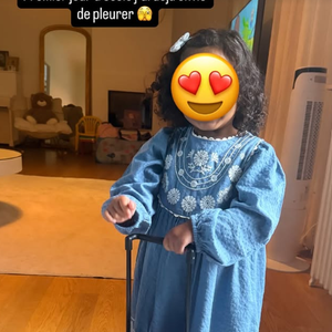 Pour l'occasion, il partage sur Instagram une photo de sa fillette.

Slimane partage une adorable photo de sa fille le jour de la rentrée, le 4 septembre 2025 sur Instagram.