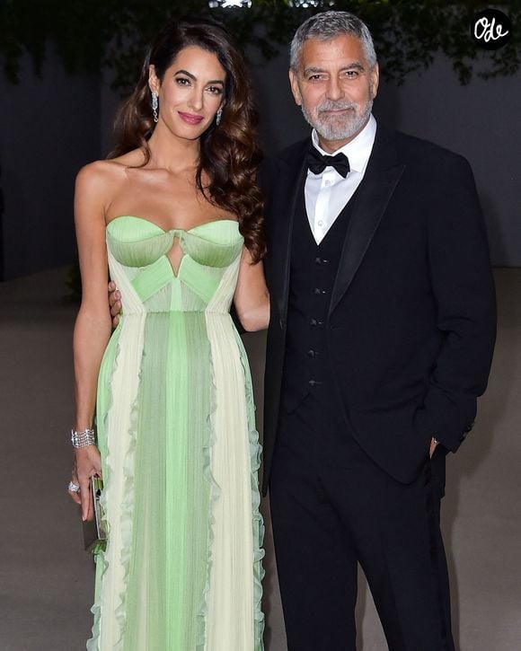 Ce soin promet hydratation, éclat et fermeté.

Amal Alamuddin Clooney, George Clooney - Photocall de la 2ème édition du gala annuel du musée de l'Académie à l'Academy Museum of Motion Pictures de Los Angeles, Californie, Etats-Unis, le 15 octobre 2022. 
Backgrid USA / Bestimage