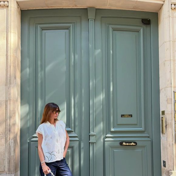 L'escapade normande de Malika Ménard s'inscrit dans une période de bonheur familial, entre sa nouvelle vie à Marbella et ses séjours à Paris.

Malika Ménard de passage au mythique hôtel Normandy, à Deauville.
