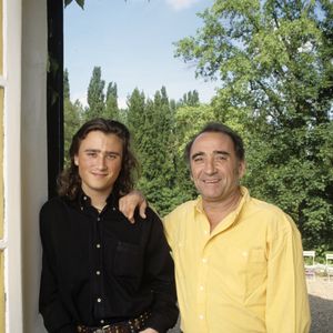 Archives - En France, dans les Yvelines, rendez-vous avec Claude Brasseur et son fils Alexandre (20 ans) à son domicile. Mai 1991
© Bruno Schneider via Bestimage