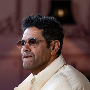 Ainsi, il y a deux semaines, le 9 mars 2026, le duo avait déjà fait une apparition. Jamel Debbouze et Lila y avaient franchi les portes de la Maison Européenne de la Photographie (MEP) pour une autre exposition.

Jamel Debbouze en interview du " Marsupilami " lors du 29ème Festival International du Film de Comédie de l'Alpe d'Huez le 22 janvier 2026 à l'Alpe d'Huez, France. Photo par Sandrine Thesillat/PsNewZ/Bestimage