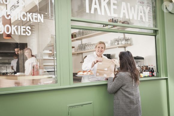 La cheffe étoilée Hélène Darroze vient d'ouvrir un nouveau restaurant bistronomique dédiée aux burgers haut de gamme "Jòia Bun" au 16 de la rue Michodière dans le 2ème arrondissement de Paris, France, le 16 mars 2023. © Jack Tribeca/Bestimage