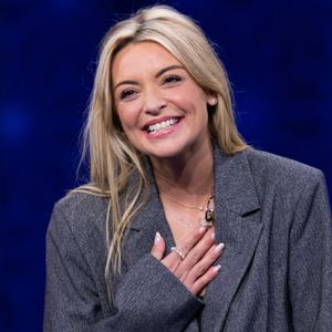 Avec le recul, elle garde surtout le souvenir d'une enfance protégée par sa famille malgré la célébrité.

 Priscilla Betti pour les surprises de l'enregistrement de l'émission "La Boîte à secrets", présentée par F.Bollaert et diffusée le 16 janvier 2026 sur France 3, dans les studios du Lendit à Saint-Denis, France, le 16 décembre 2025. © Cyril Moreau/Bestimage