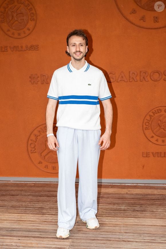 Maxence Laperouse lors de la première journée de Roland-Garros 2024, tournoi de tennis ATP et WTA du Grand Chelem, le 26 mai 2024 au stade Roland-Garros à Paris, France. Photo par Alexis Jumeau/ABACAPRESS.COM