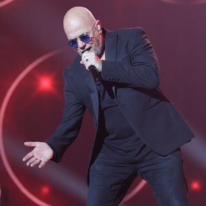 Pascal Obispo lors du concert du gala de Noël de l'association Tout le monde contre le cancer fête ses 20 ans diffusé le 24 décembre sur M6 à l'Adidas Aren Porte de la Chapelle à Paris, France, le 4 décembre 2025. © Coadic Guirec/Bestimage